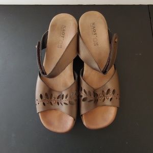 NAOT womens metallic bronze sandal sz 39 eur 9 US